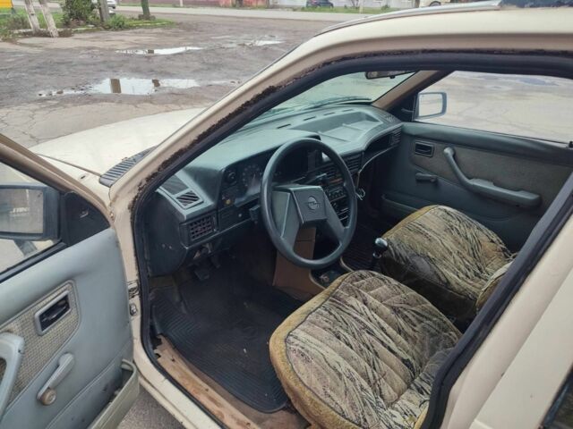 Бежевый Опель Кадет, объемом двигателя 1.6 л и пробегом 90 тыс. км за 750 $, фото 7 на Automoto.ua