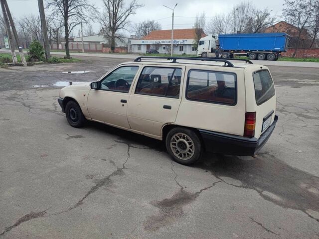 Бежевый Опель Кадет, объемом двигателя 1.6 л и пробегом 90 тыс. км за 750 $, фото 1 на Automoto.ua