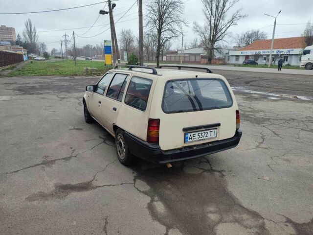 Бежевый Опель Кадет, объемом двигателя 1.6 л и пробегом 90 тыс. км за 750 $, фото 5 на Automoto.ua