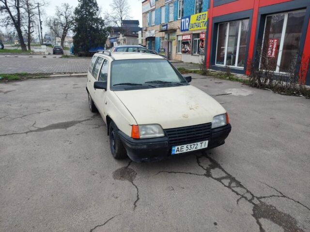 Бежевый Опель Кадет, объемом двигателя 1.6 л и пробегом 90 тыс. км за 750 $, фото 2 на Automoto.ua