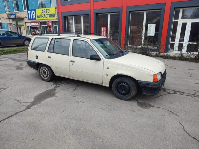 Бежевый Опель Кадет, объемом двигателя 1.6 л и пробегом 90 тыс. км за 750 $, фото 4 на Automoto.ua