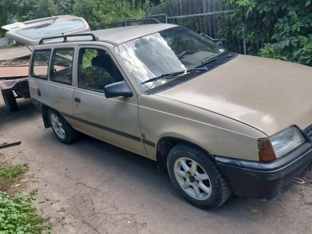 Бежевий Опель Кадет, об'ємом двигуна 0 л та пробігом 300 тис. км за 950 $, фото 3 на Automoto.ua
