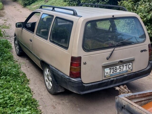 Бежевий Опель Кадет, об'ємом двигуна 0 л та пробігом 300 тис. км за 950 $, фото 4 на Automoto.ua