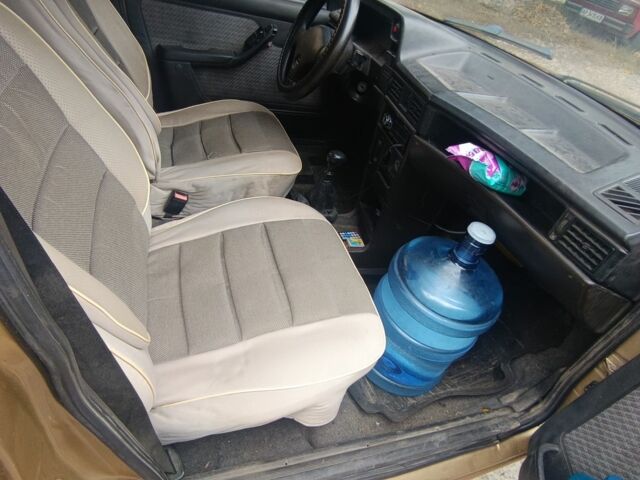 Бежевый Опель Кадет, объемом двигателя 1.3 л и пробегом 200 тыс. км за 1151 $, фото 2 на Automoto.ua