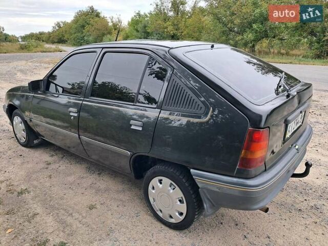 Черный Опель Кадет, объемом двигателя 1.8 л и пробегом 100 тыс. км за 1200 $, фото 3 на Automoto.ua