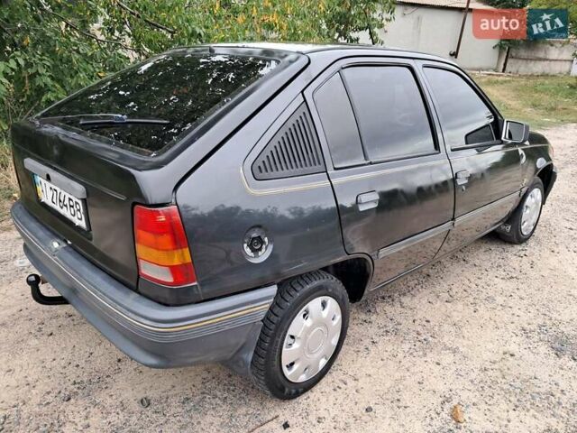 Черный Опель Кадет, объемом двигателя 1.8 л и пробегом 100 тыс. км за 1200 $, фото 5 на Automoto.ua