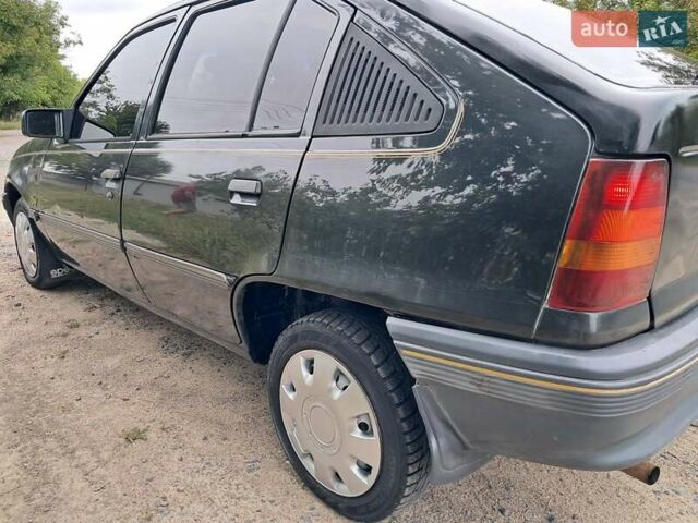 Черный Опель Кадет, объемом двигателя 1.8 л и пробегом 100 тыс. км за 1200 $, фото 1 на Automoto.ua