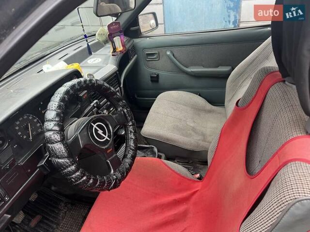 Чорний Опель Кадет, об'ємом двигуна 0 л та пробігом 300 тис. км за 875 $, фото 5 на Automoto.ua