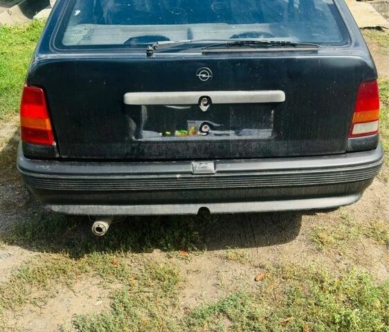 Черный Опель Кадет, объемом двигателя 1.6 л и пробегом 100 тыс. км за 952 $, фото 2 на Automoto.ua