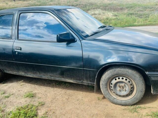 Черный Опель Кадет, объемом двигателя 1.6 л и пробегом 100 тыс. км за 952 $, фото 1 на Automoto.ua