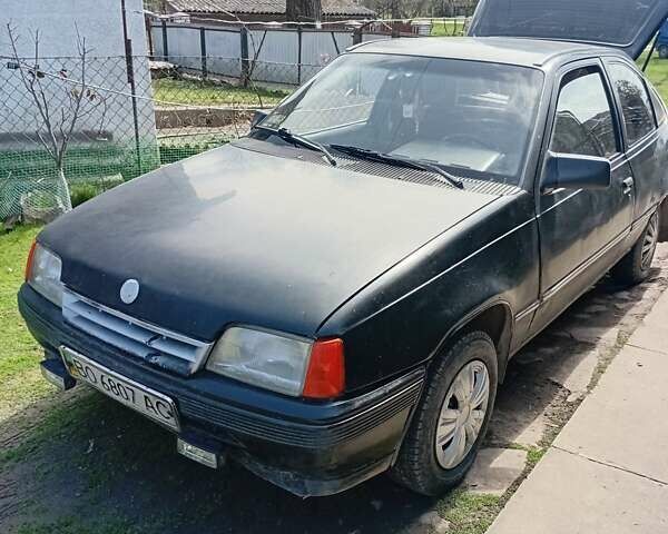 Черный Опель Кадет, объемом двигателя 1.4 л и пробегом 380 тыс. км за 800 $, фото 2 на Automoto.ua