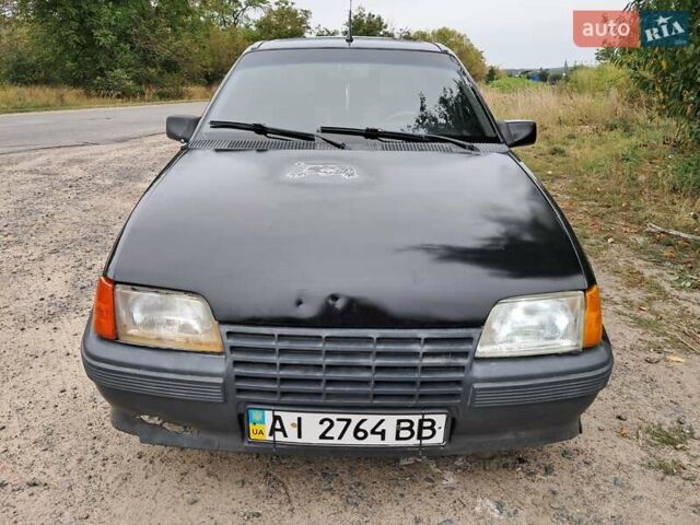 Черный Опель Кадет, объемом двигателя 1.8 л и пробегом 100 тыс. км за 1200 $, фото 2 на Automoto.ua