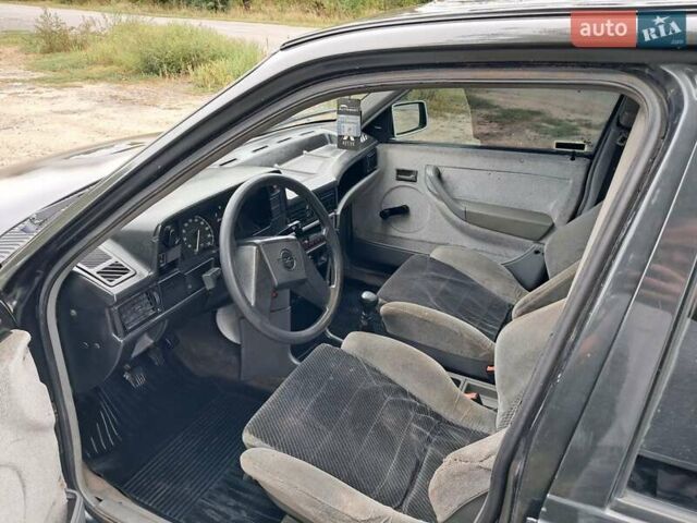 Черный Опель Кадет, объемом двигателя 1.8 л и пробегом 100 тыс. км за 1200 $, фото 10 на Automoto.ua