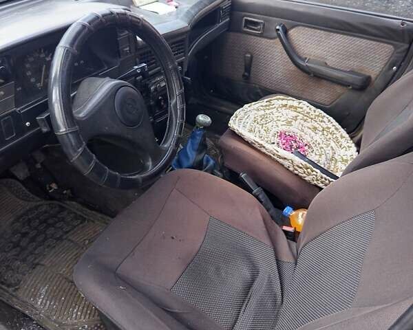 Чорний Опель Кадет, об'ємом двигуна 1.6 л та пробігом 270 тис. км за 596 $, фото 1 на Automoto.ua