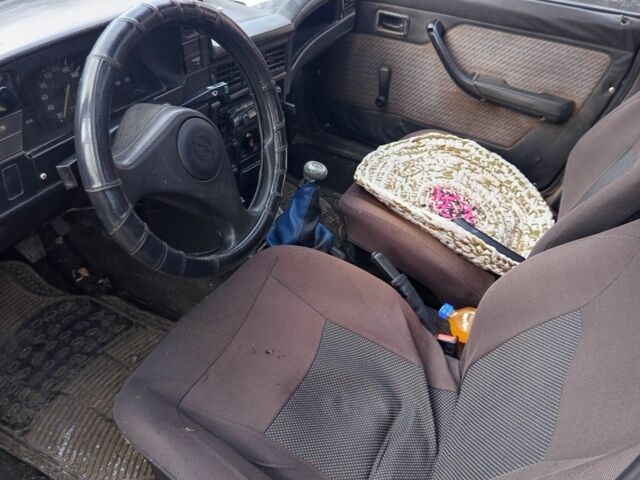 Чорний Опель Кадет, об'ємом двигуна 1.6 л та пробігом 270 тис. км за 596 $, фото 2 на Automoto.ua