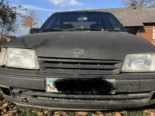 Черный Опель Кадет, объемом двигателя 1.4 л и пробегом 350 тыс. км за 800 $, фото 2 на Automoto.ua