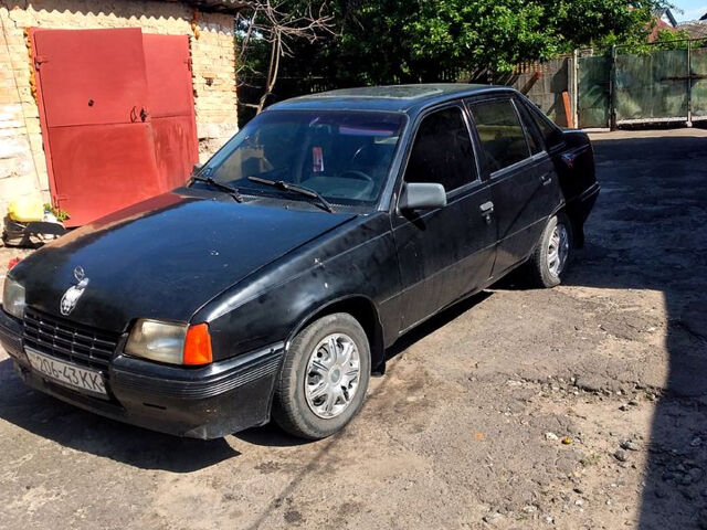 Черный Опель Кадет, объемом двигателя 1.6 л и пробегом 128 тыс. км за 850 $, фото 6 на Automoto.ua