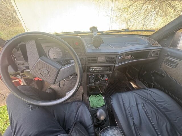 Черный Опель Кадет, объемом двигателя 1.6 л и пробегом 428 тыс. км за 713 $, фото 6 на Automoto.ua