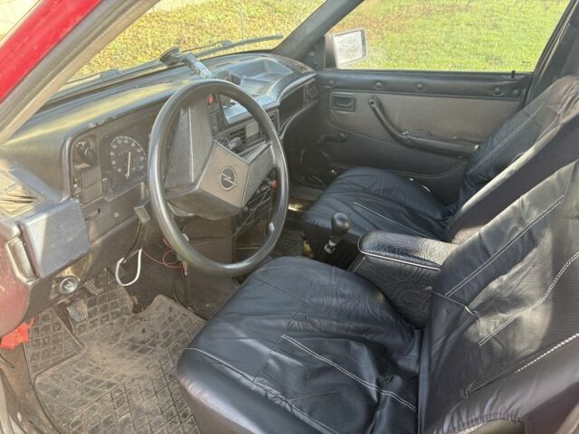 Черный Опель Кадет, объемом двигателя 1.6 л и пробегом 428 тыс. км за 713 $, фото 2 на Automoto.ua