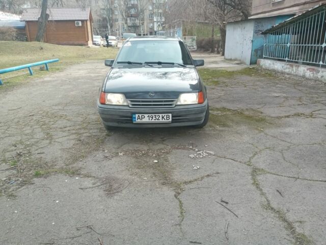 Черный Опель Кадет, объемом двигателя 1.4 л и пробегом 100 тыс. км за 2200 $, фото 1 на Automoto.ua