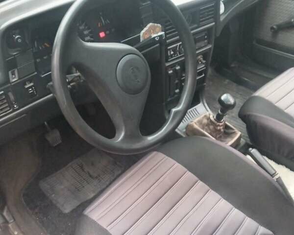 Черный Опель Кадет, объемом двигателя 1.4 л и пробегом 100 тыс. км за 2200 $, фото 6 на Automoto.ua