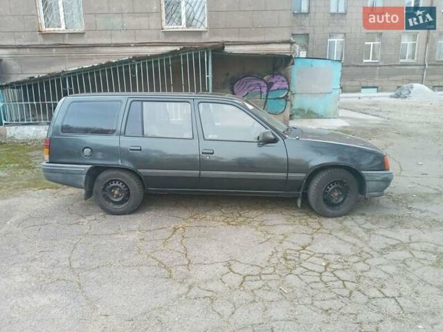 Черный Опель Кадет, объемом двигателя 1.4 л и пробегом 100 тыс. км за 2200 $, фото 7 на Automoto.ua