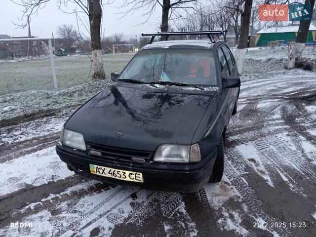 Черный Опель Кадет, объемом двигателя 1.6 л и пробегом 540 тыс. км за 700 $, фото 2 на Automoto.ua