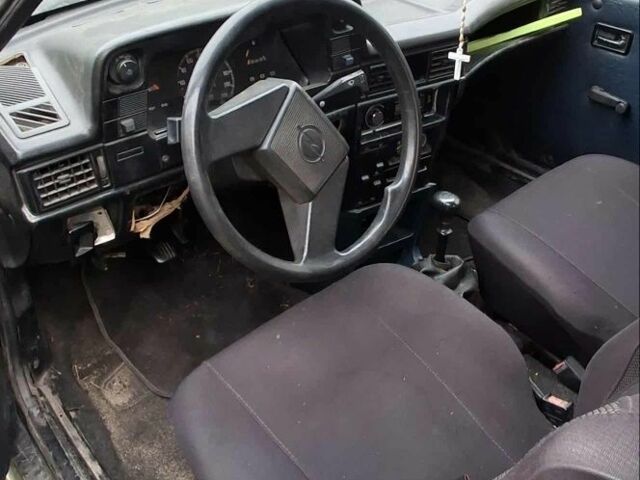 Фиолетовый Опель Кадет, объемом двигателя 0 л и пробегом 190 тыс. км за 500 $, фото 5 на Automoto.ua