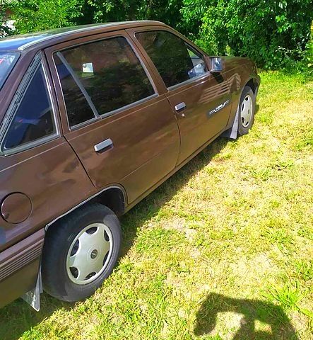 Коричневый Опель Кадет, объемом двигателя 1.3 л и пробегом 280 тыс. км за 900 $, фото 3 на Automoto.ua