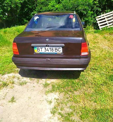 Коричневый Опель Кадет, объемом двигателя 1.3 л и пробегом 280 тыс. км за 900 $, фото 9 на Automoto.ua