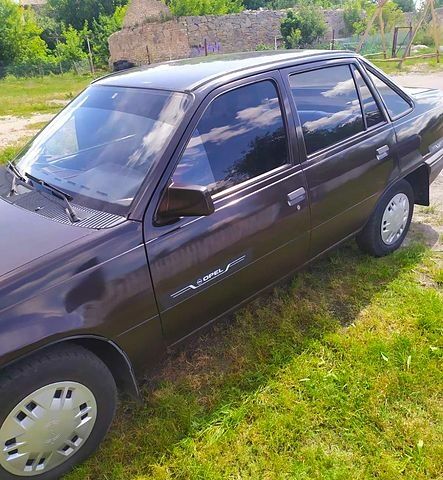 Коричневый Опель Кадет, объемом двигателя 1.3 л и пробегом 280 тыс. км за 900 $, фото 2 на Automoto.ua