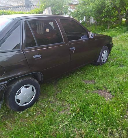 Коричневый Опель Кадет, объемом двигателя 1.3 л и пробегом 280 тыс. км за 900 $, фото 10 на Automoto.ua