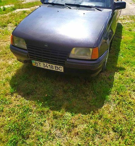 Коричневый Опель Кадет, объемом двигателя 1.3 л и пробегом 280 тыс. км за 900 $, фото 4 на Automoto.ua