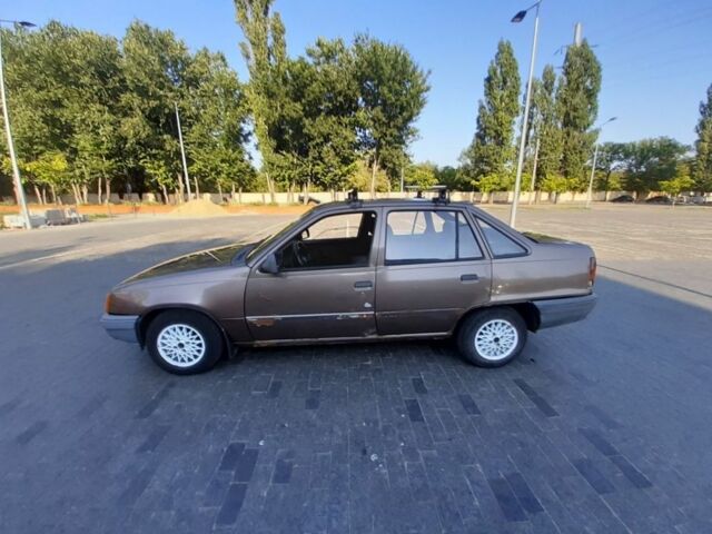 Коричневый Опель Кадет, объемом двигателя 1.3 л и пробегом 200 тыс. км за 700 $, фото 6 на Automoto.ua