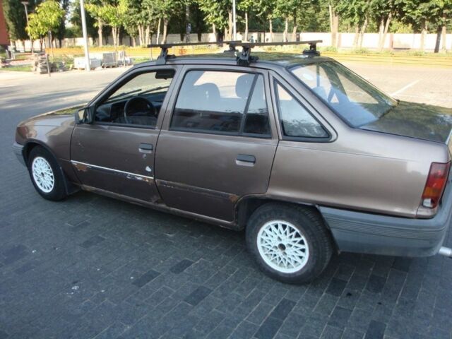 Коричневый Опель Кадет, объемом двигателя 1.3 л и пробегом 200 тыс. км за 700 $, фото 3 на Automoto.ua