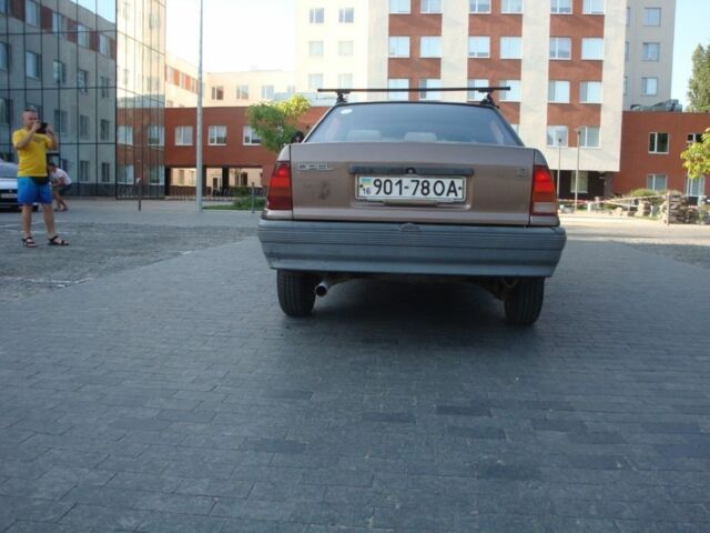 Коричневый Опель Кадет, объемом двигателя 1.3 л и пробегом 200 тыс. км за 700 $, фото 1 на Automoto.ua