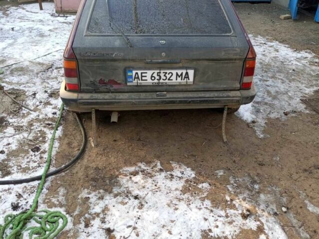 Красный Опель Кадет, объемом двигателя 1.6 л и пробегом 999 тыс. км за 1000 $, фото 5 на Automoto.ua