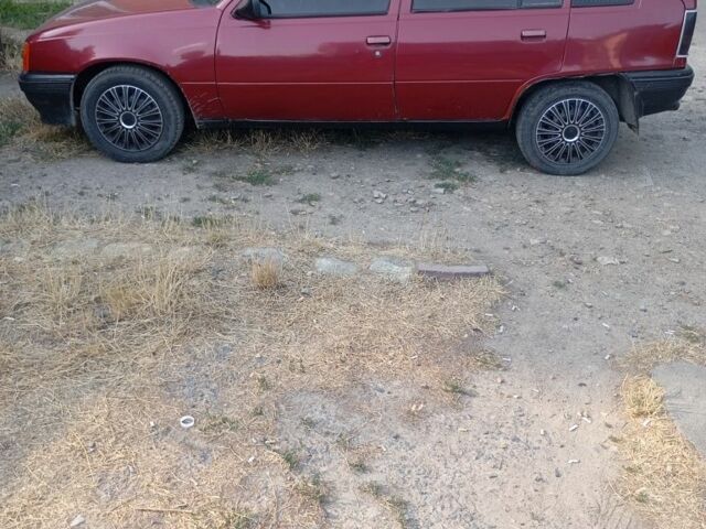 Красный Опель Кадет, объемом двигателя 1.6 л и пробегом 79 тыс. км за 1100 $, фото 2 на Automoto.ua