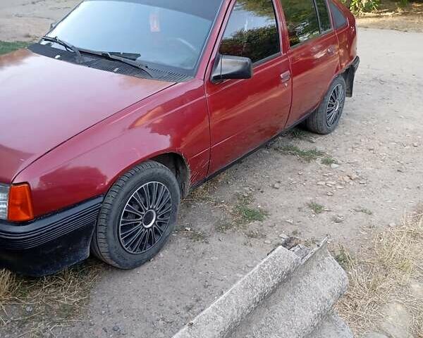 Красный Опель Кадет, объемом двигателя 1.6 л и пробегом 100 тыс. км за 1100 $, фото 5 на Automoto.ua