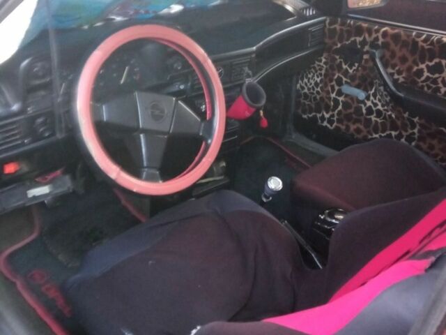 Опель Кадет 1985 в Днепре (Днепропетровске) на Automoto.ua Красный Опель Кадет, объемом двигателя 1.8 л и пробегом 21 тыс. км за 750 $, фото 6 на Automoto.ua