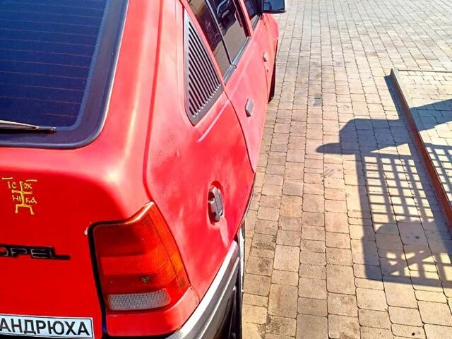 Красный Опель Кадет, объемом двигателя 1.3 л и пробегом 198 тыс. км за 1500 $, фото 3 на Automoto.ua