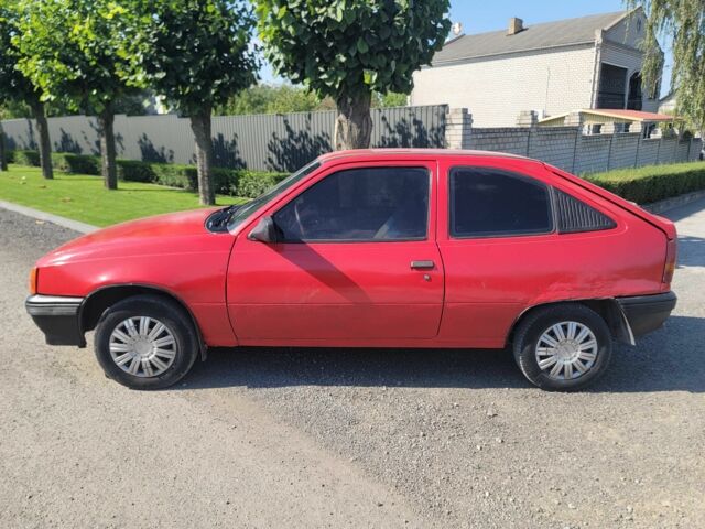 Красный Опель Кадет, объемом двигателя 1.6 л и пробегом 220 тыс. км за 800 $, фото 3 на Automoto.ua