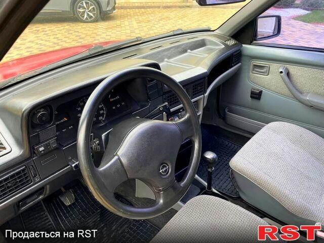 Красный Опель Кадет, объемом двигателя 1.6 л и пробегом 300 тыс. км за 1350 $, фото 9 на Automoto.ua