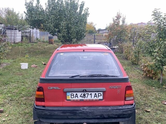 Красный Опель Кадет, объемом двигателя 1.3 л и пробегом 77 тыс. км за 550 $, фото 3 на Automoto.ua