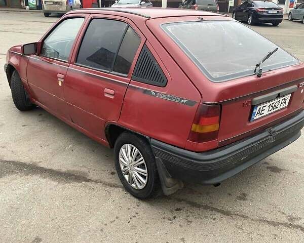 Красный Опель Кадет, объемом двигателя 1.6 л и пробегом 200 тыс. км за 1145 $, фото 4 на Automoto.ua