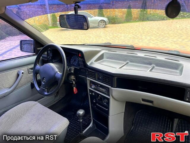 Красный Опель Кадет, объемом двигателя 1.6 л и пробегом 300 тыс. км за 1350 $, фото 7 на Automoto.ua