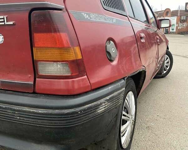 Красный Опель Кадет, объемом двигателя 1.6 л и пробегом 200 тыс. км за 1145 $, фото 2 на Automoto.ua