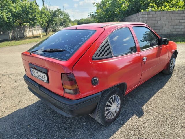 Красный Опель Кадет, объемом двигателя 1.6 л и пробегом 220 тыс. км за 800 $, фото 6 на Automoto.ua