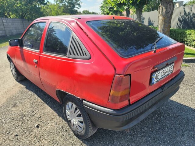 Красный Опель Кадет, объемом двигателя 1.6 л и пробегом 220 тыс. км за 800 $, фото 4 на Automoto.ua