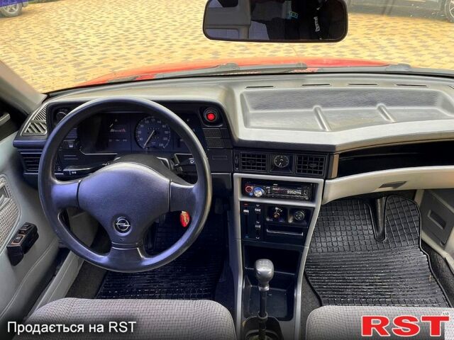 Красный Опель Кадет, объемом двигателя 1.6 л и пробегом 300 тыс. км за 1350 $, фото 8 на Automoto.ua